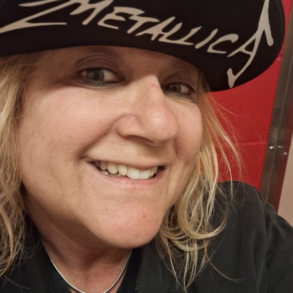 Meet your Posher, Lisa - Picture 2 of 3